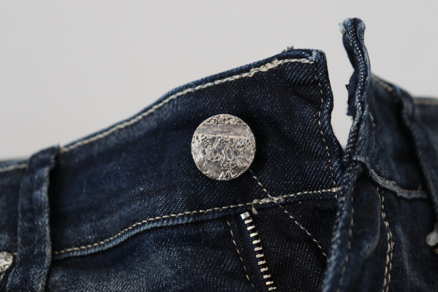 Acht Blaue Slim Fit Jeans aus gewaschener Baumwolle für Damen