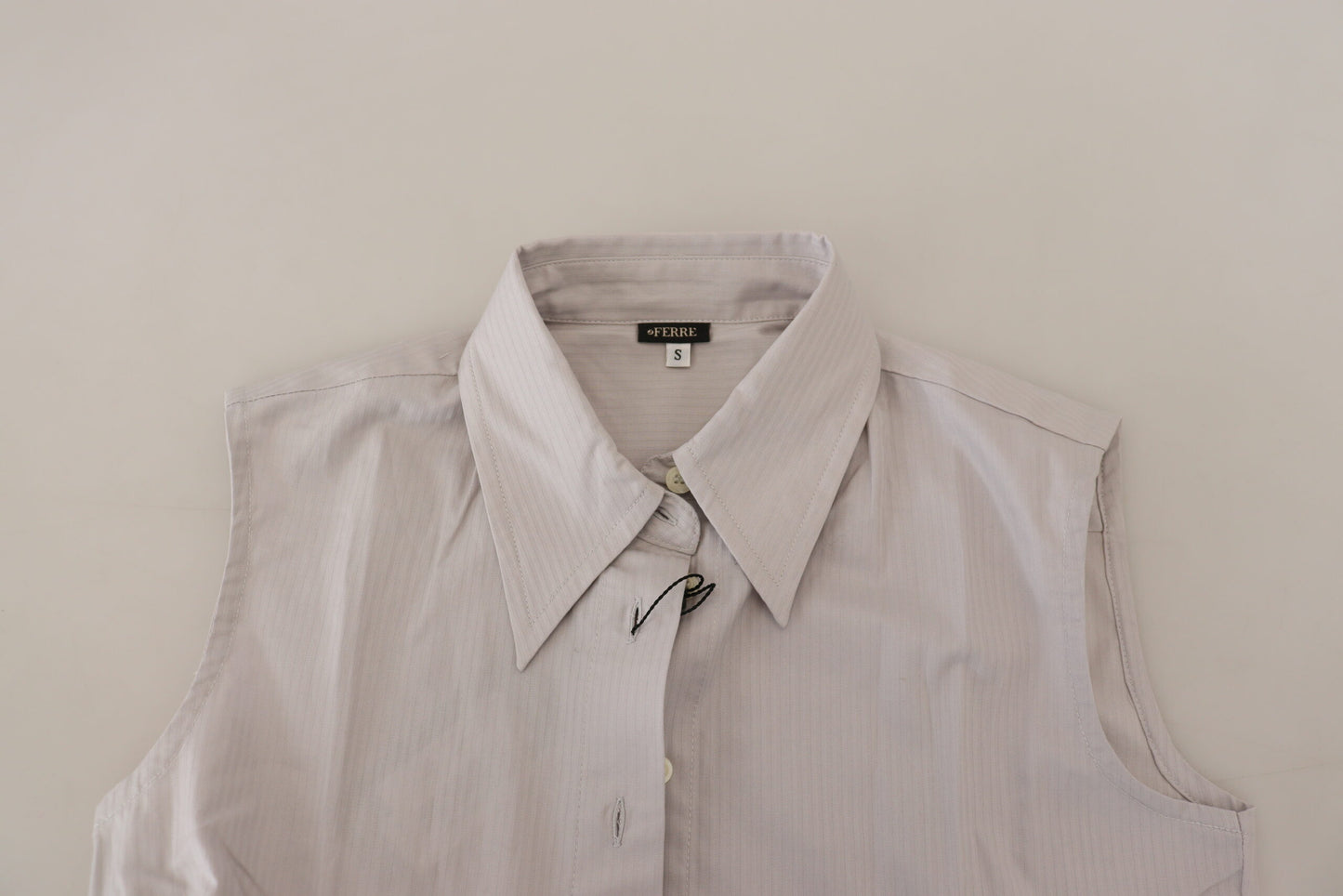 Ferre – Ärmelloses Baumwolltop mit Kragen und hellgrauen Streifen