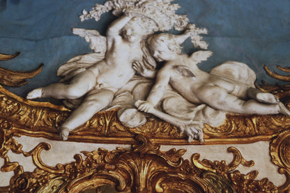 قميص دولتشي آند غابانا متعدد الألوان بطبعة شعار DG