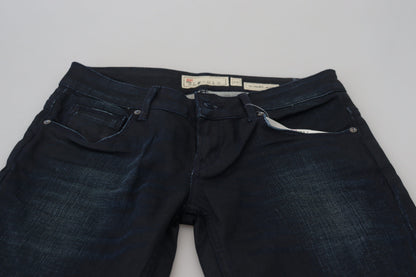 Acht Blaue Slim Fit Damen Jeans mit niedriger Taille