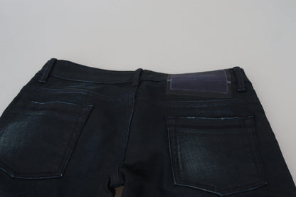 Acht Blaue Slim Fit Damen Jeans mit niedriger Taille