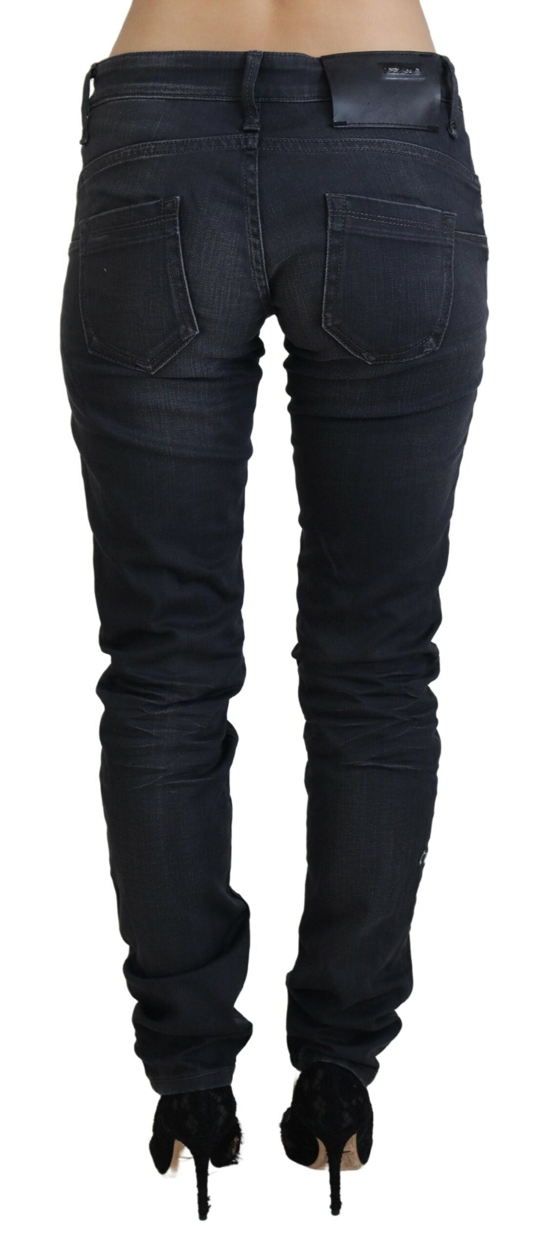 Acht – Schwarze, verwaschene Slim-Fit-Jeans aus Baumwolldenim mit niedriger Taille