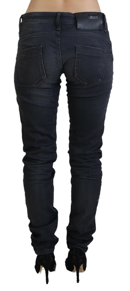 Acht – Schwarze, verwaschene Slim-Fit-Jeans aus Baumwolldenim mit niedriger Taille