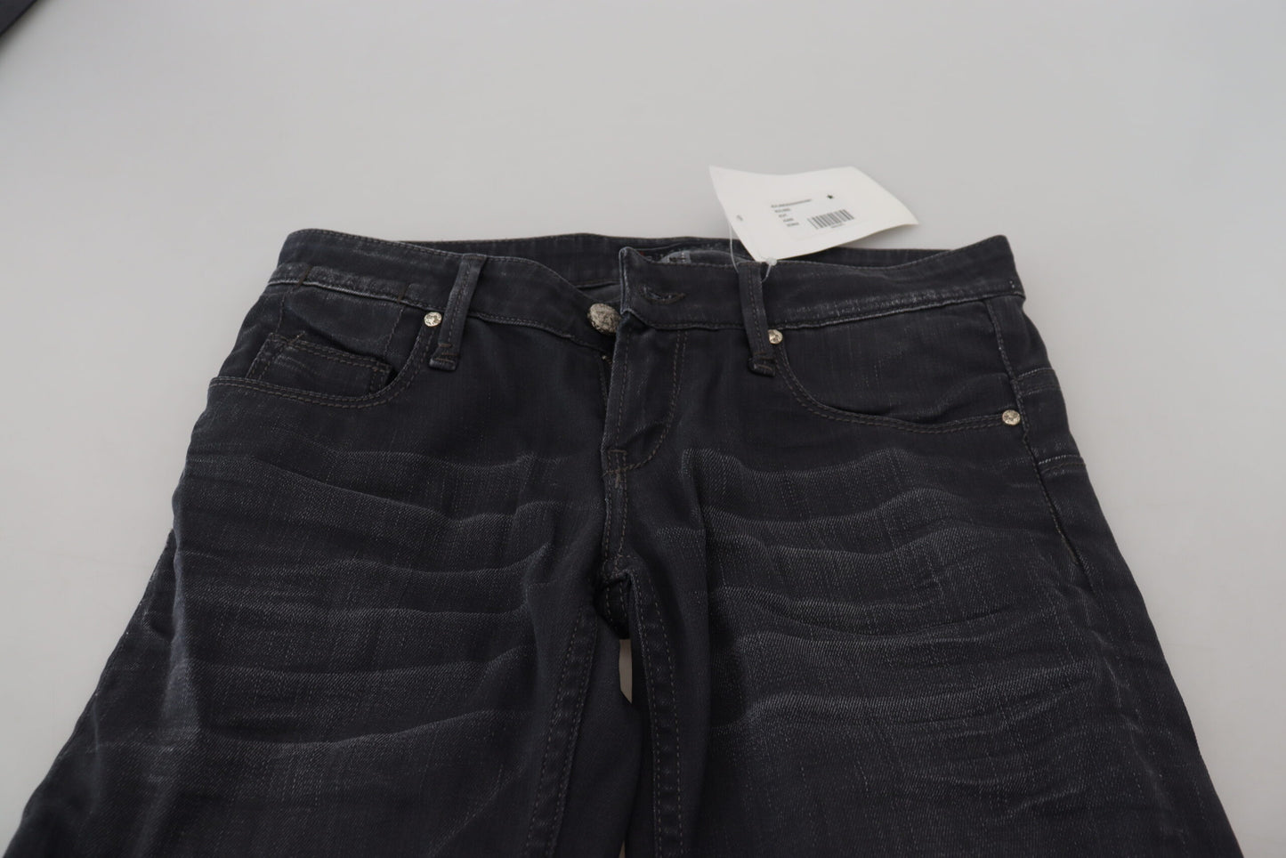 Acht – Schwarze, verwaschene Slim-Fit-Jeans aus Baumwolldenim mit niedriger Taille