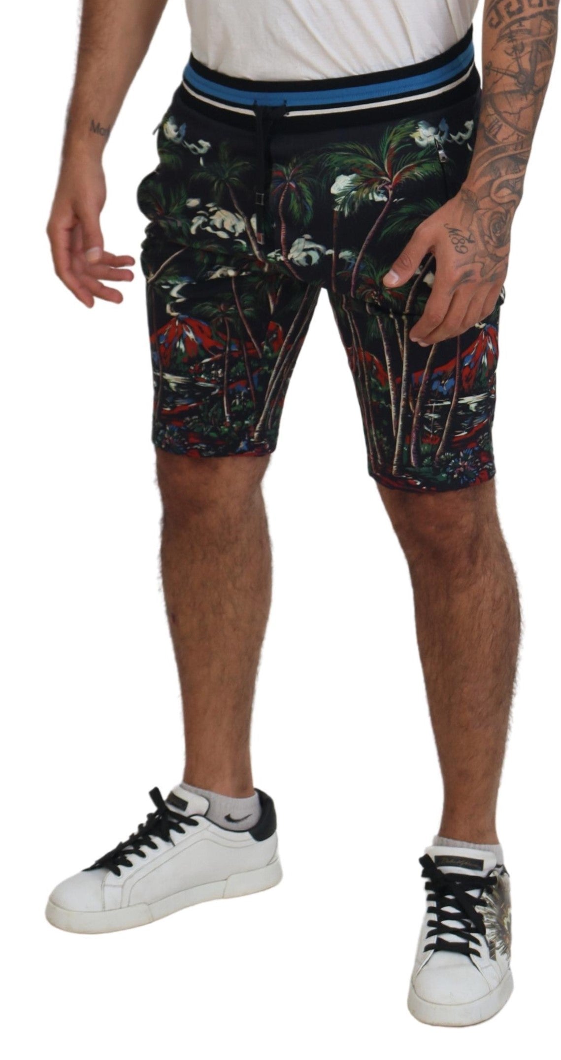 Dolce &amp; Gabbana – Freizeitshorts aus schwarzer Baumwolle mit Vulkan-Print