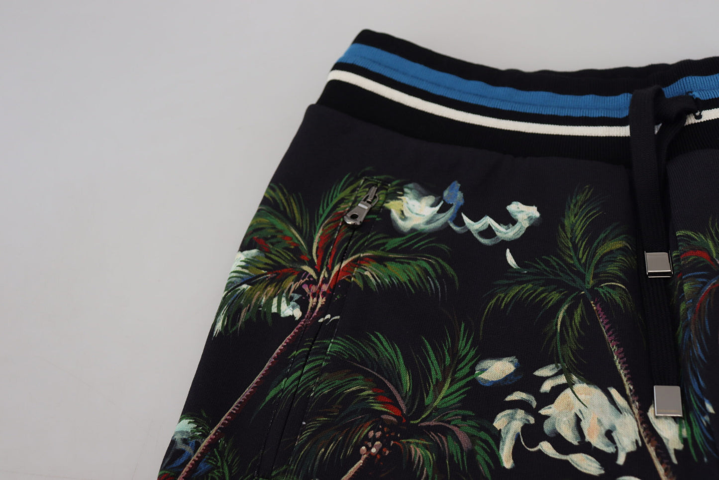 Dolce &amp; Gabbana – Freizeitshorts aus schwarzer Baumwolle mit Vulkan-Print