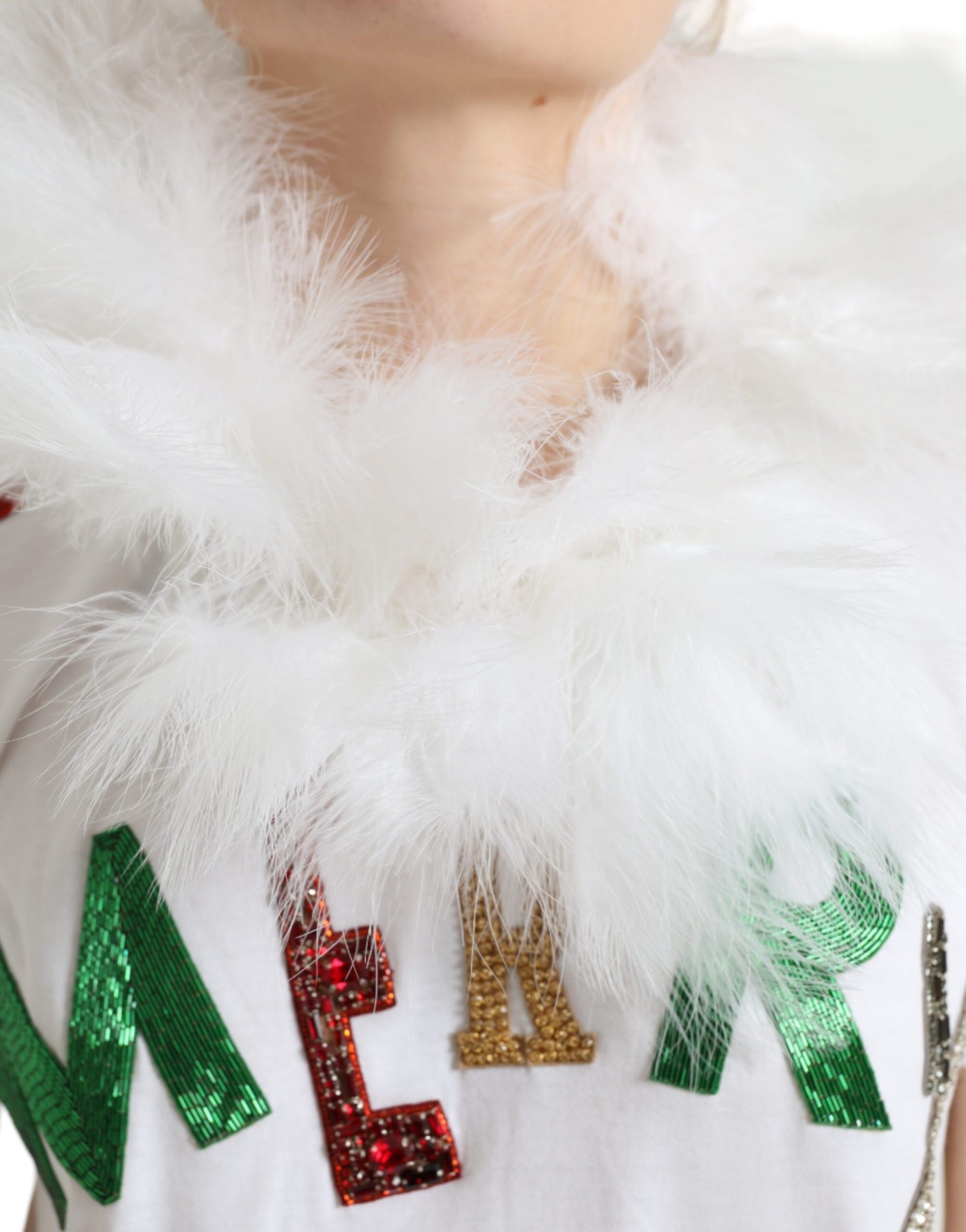 تيشيرت دولتشي آند غابانا أبيض من القطن بترتر فرو لعيد الميلاد