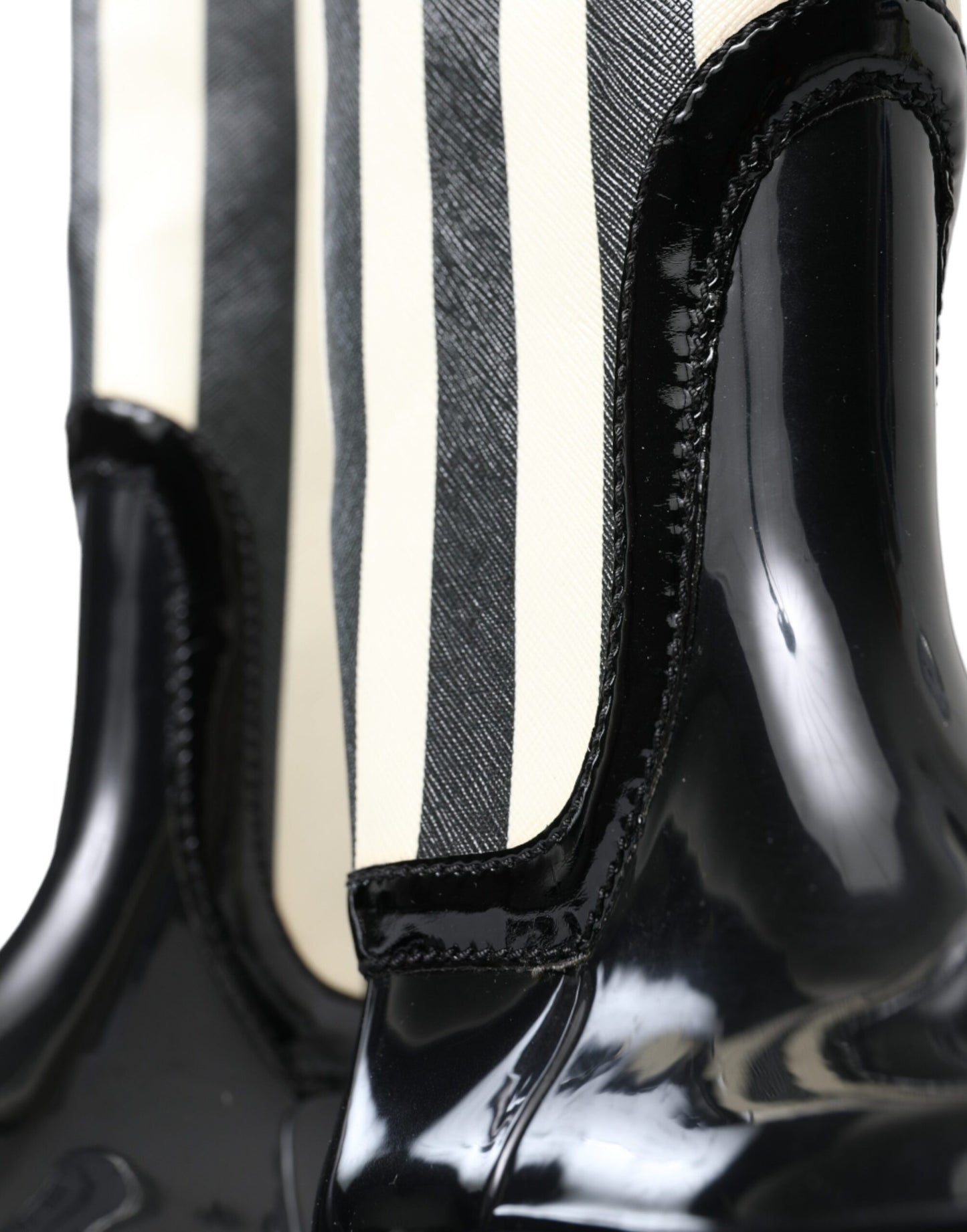 Dolce &amp; Gabbana – Kniehohe, flache Stiefel aus schwarzem Gummi