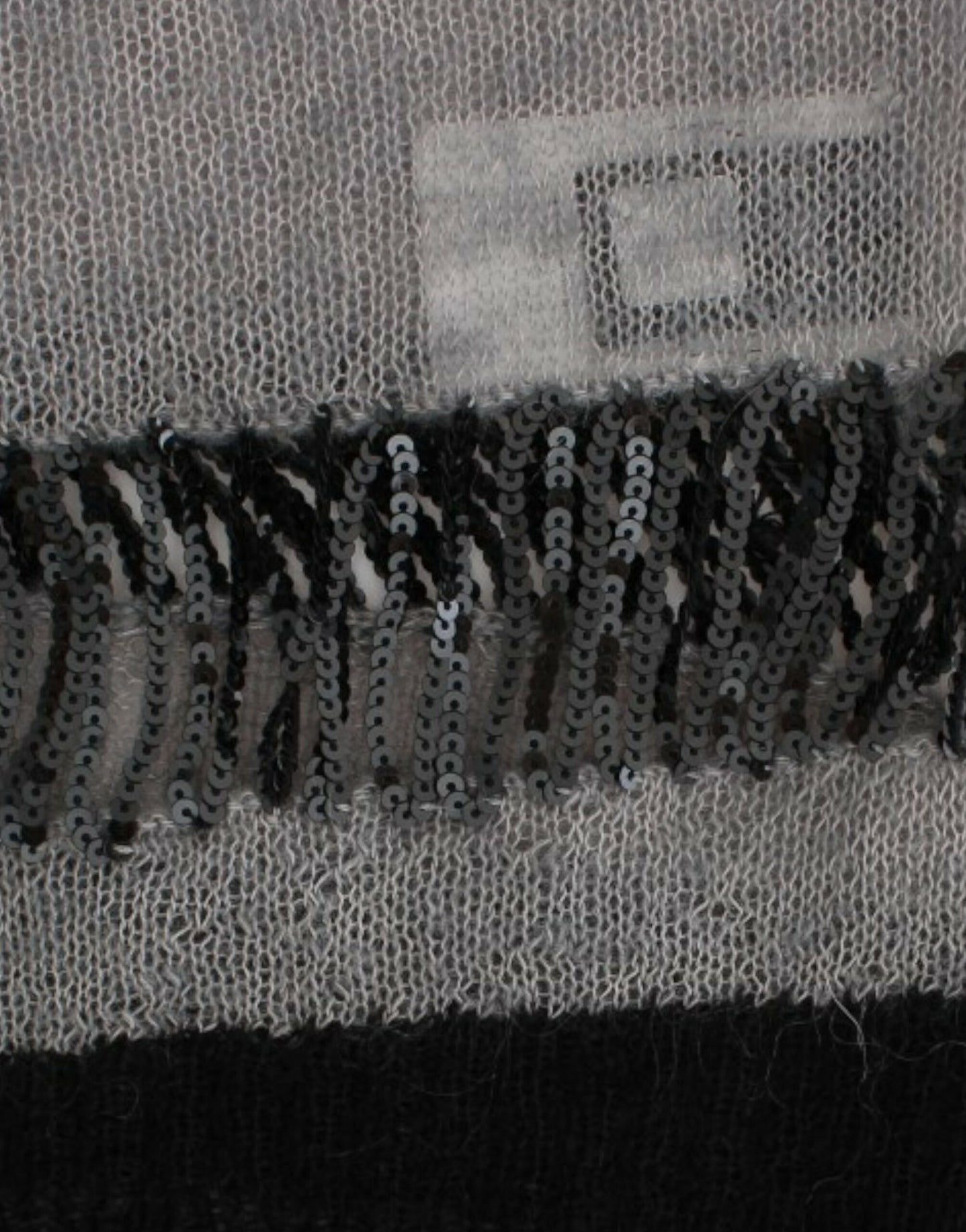 Costume National Grauer, asymmetrischer Pullover mit Verzierung