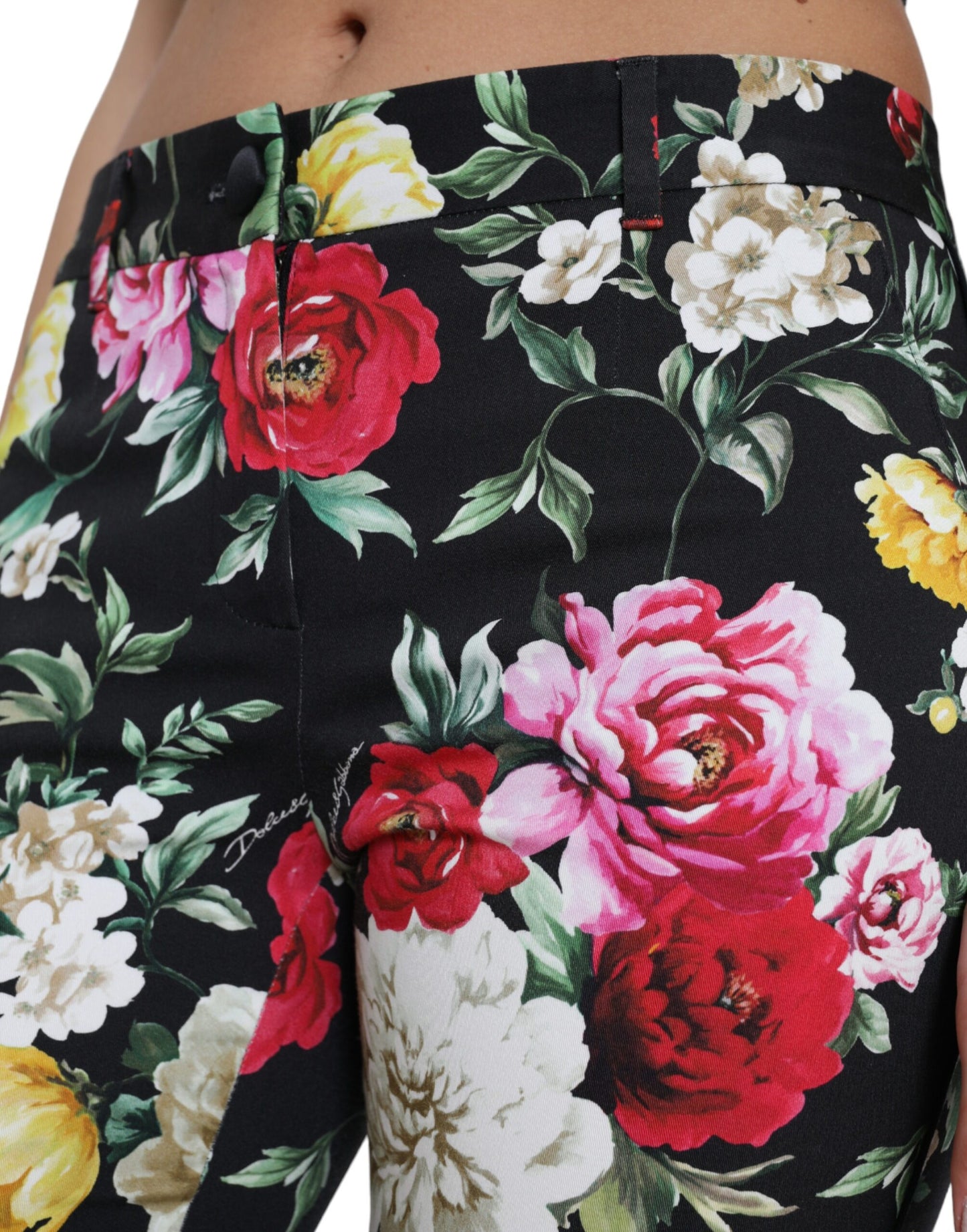 Dolce &amp; Gabbana – Schwarze, verkürzte Hose mit Blumenmuster und mittlerer Taille