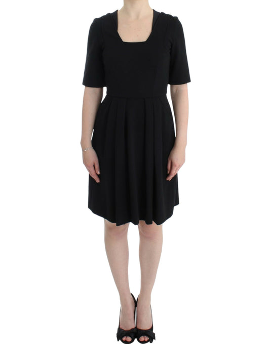 CO|TE Schwarzes kurzärmliges Venuskleid