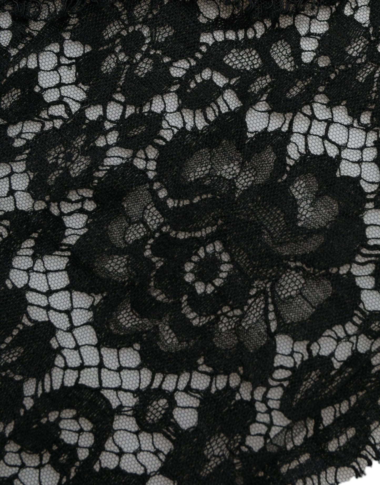 فستان دولتشي آند غابانا الأسود المزين بالكريستال