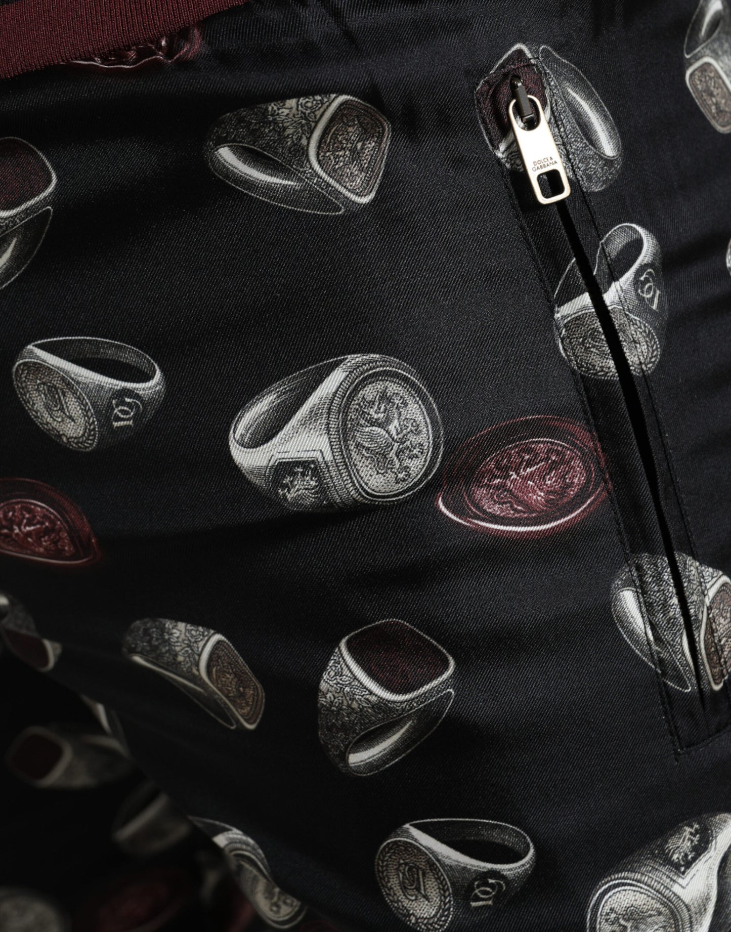 Dolce &amp; Gabbana Schwarze Jogginghose aus Seide mit Ring