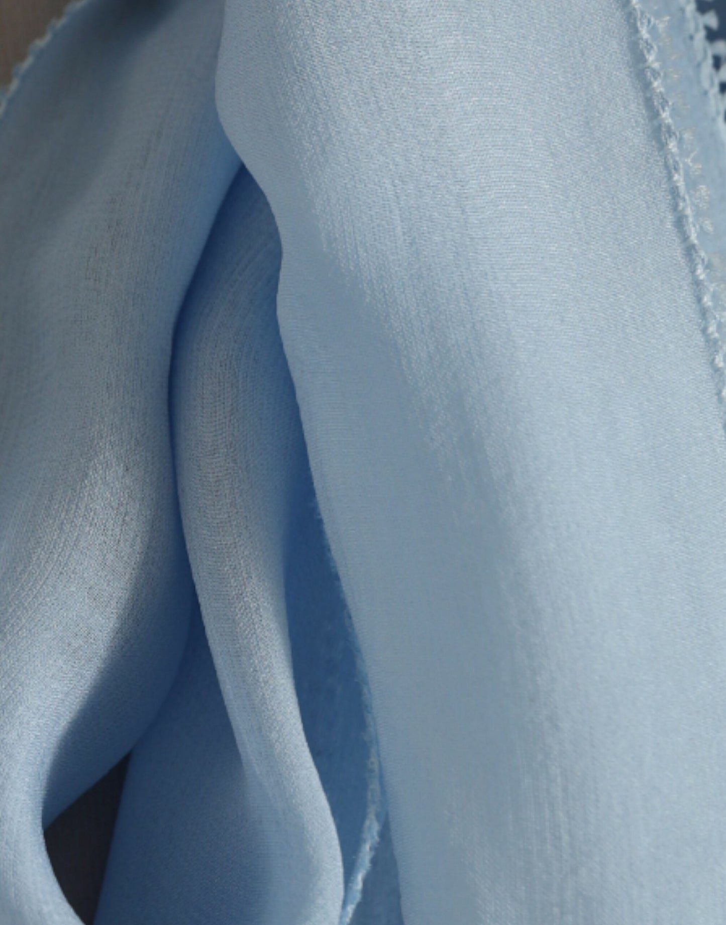 Dolce &amp; Gabbana – Blaues Blusenoberteil mit langen Ärmeln und Ascot-Kragen