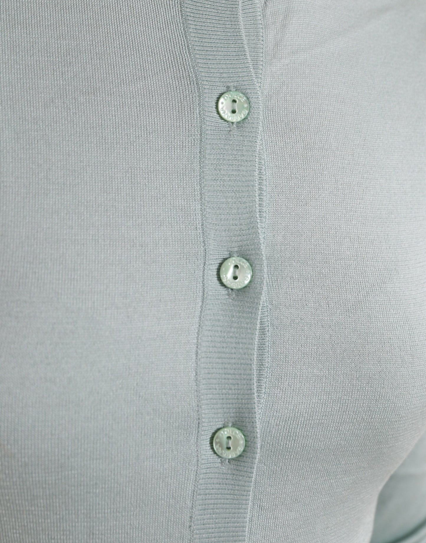 سترة كارديجان من دولتشي آند غابانا باللون الأزرق الفاتح من الحرير بياقة دائرية