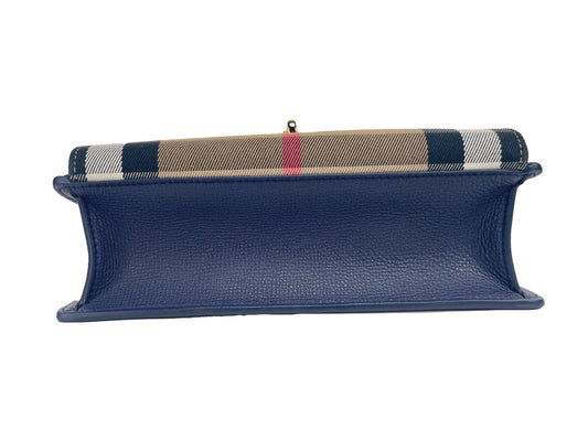 Burberry Macken – Kleine Umhängetasche aus Leder in Regency-Blau mit House Check-Muster