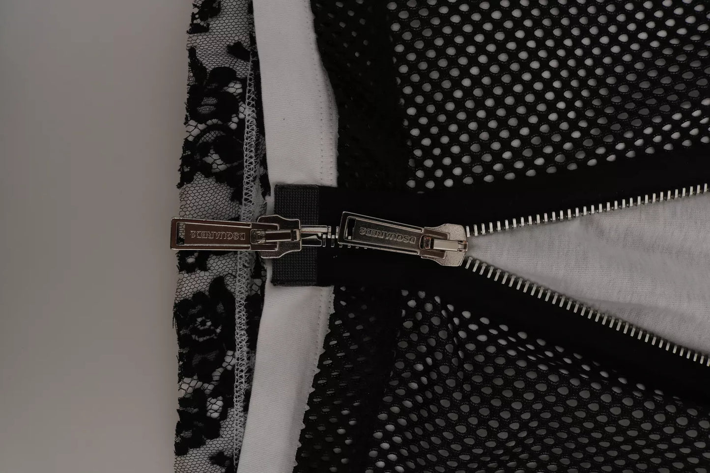 Dsquared² Schwarz-weiße ärmellose Baumwollbluse mit Rundhalsausschnitt