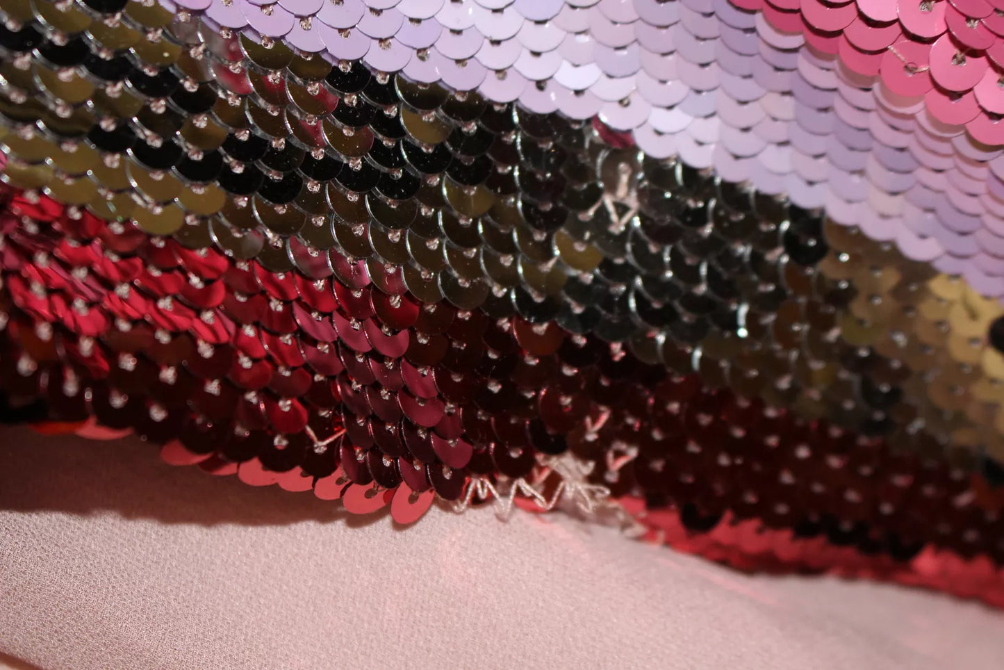 Dolce &amp; Gabbana Rosa Kleid mit Blumenmuster und Pailletten und Kristallen