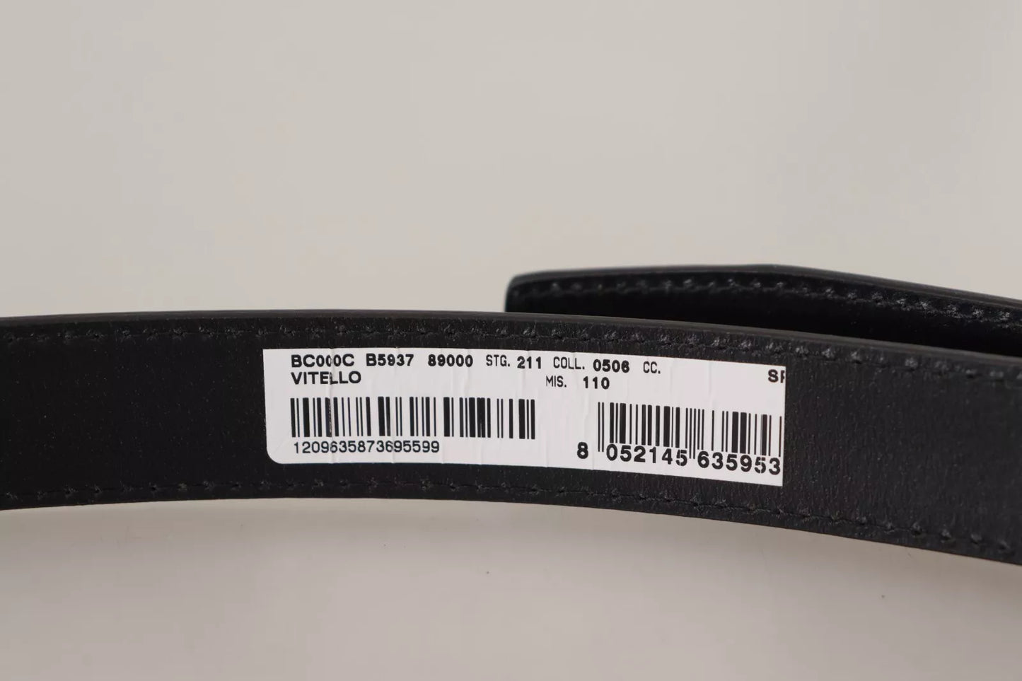 حزام دولتشي آند غابانا الكلاسيكي المصنوع من جلد العجل الأسود بمشبك معدني عتيق