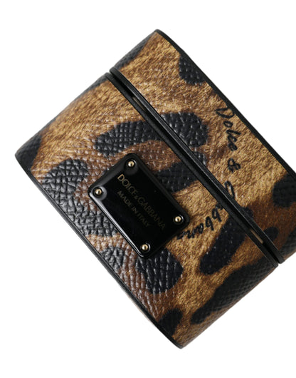 Dolce &amp; Gabbana – Airpods-Hülle aus braunem Kalbsleder mit Leopardenmuster und Metall-Logoplakette