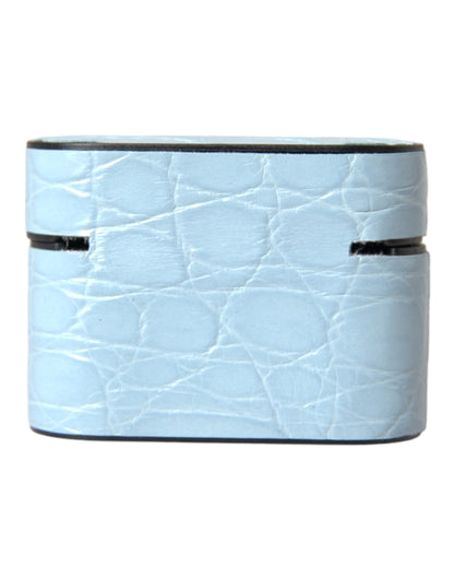 حافظة سماعات Airpods من دولتشي آند غابانا، مصنوعة من الجلد باللون الأزرق الفاتح، ومزينة بشعار معدني