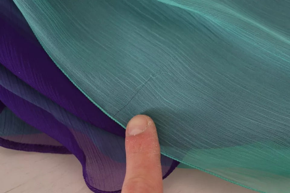 بلوزة دولتشي آند غابانا متعددة الألوان بأكمام طويلة وياقة أسكوت من الحرير