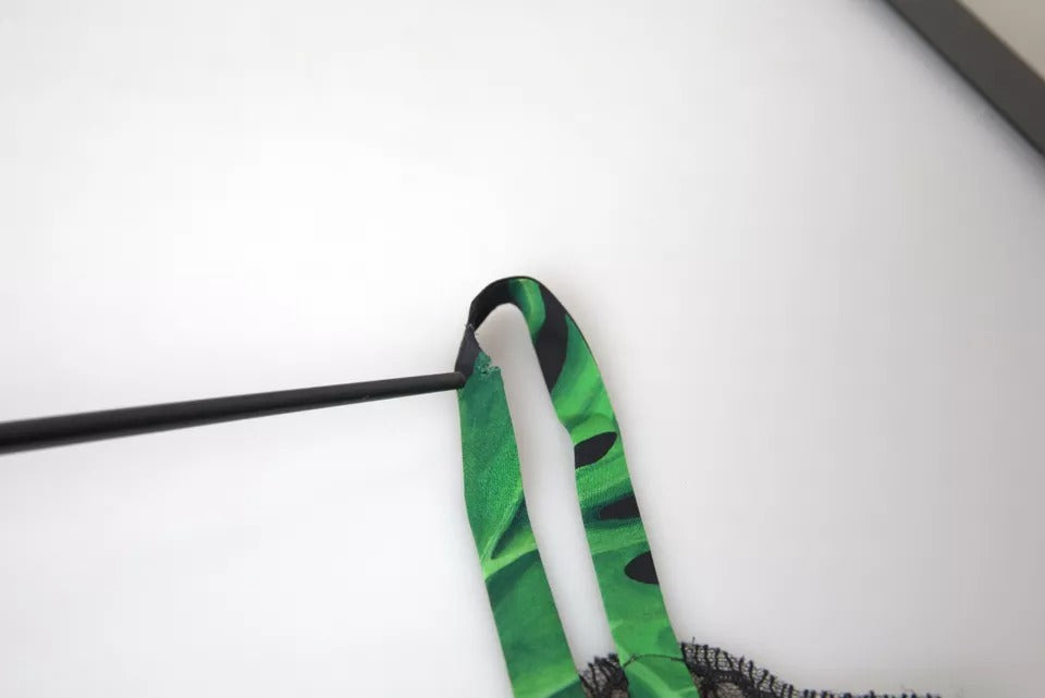 ملابس داخلية من الحرير بطبعة فيلوديندرون سوداء من دولتشي آند غابانا