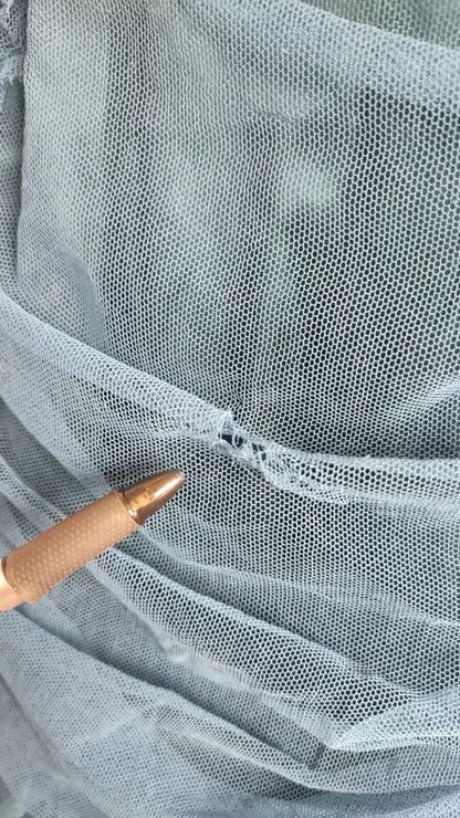 Dolce &amp; Gabbana – Etuikleid aus gerüschtem Tüll mit blauem Netzbesatz