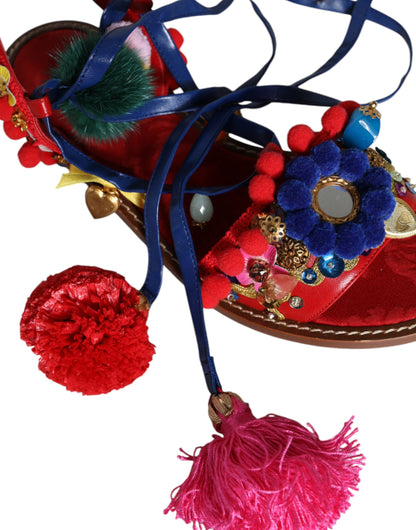 Dolce &amp; Gabbana – Sandalen mit Fellwickel in Mehrfarbig mit Pom-Pom-Muster