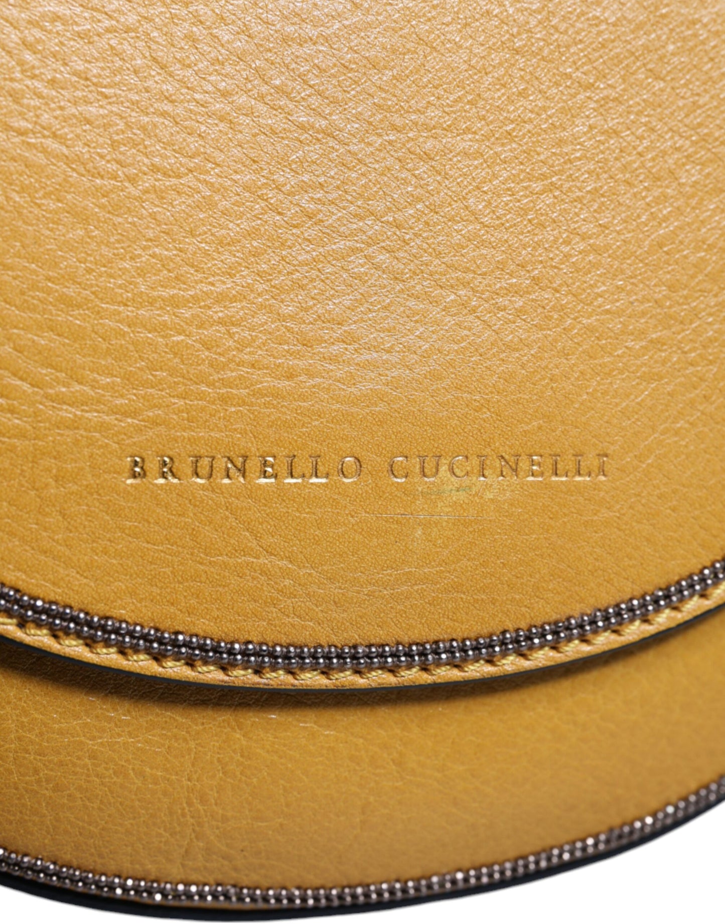 Brunello Cucinelli – Schultertasche aus hellbraunem Leder mit Logo