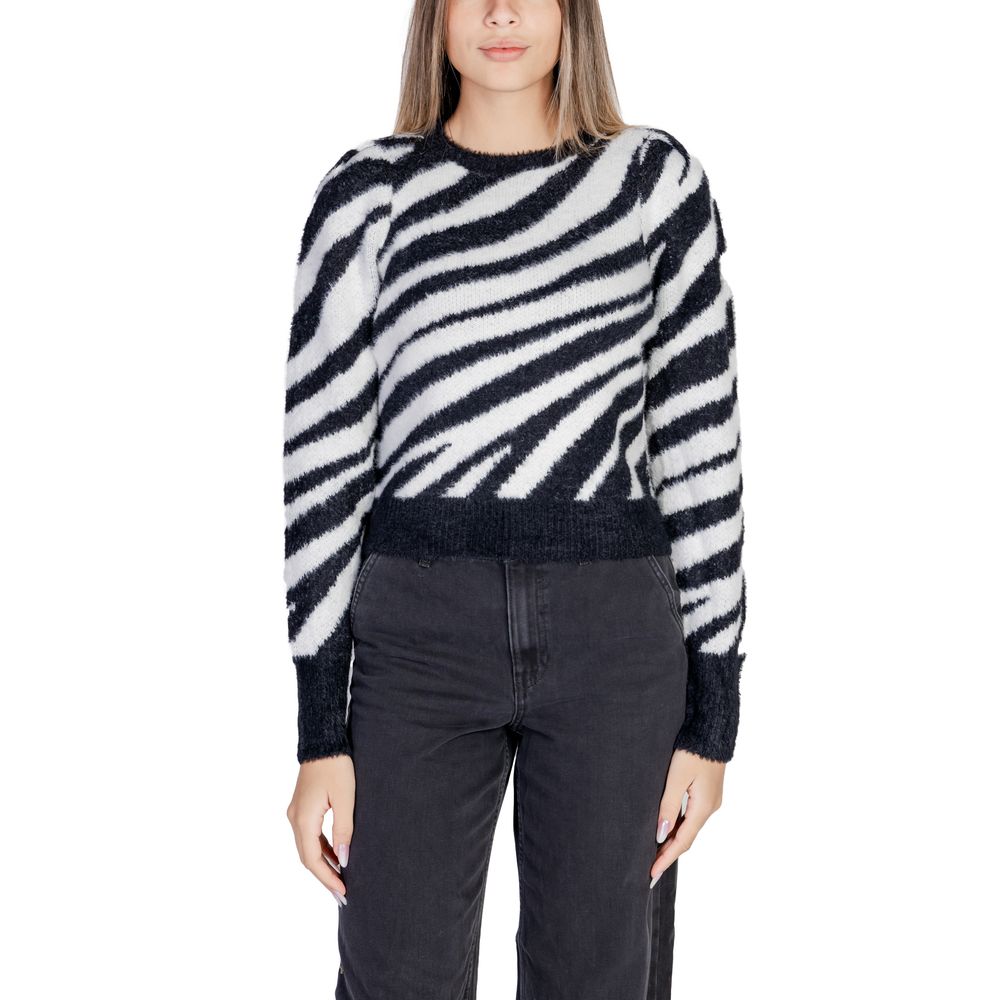 Only – Schwarzer Nylonpullover