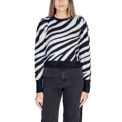 Only – Schwarzer Nylonpullover