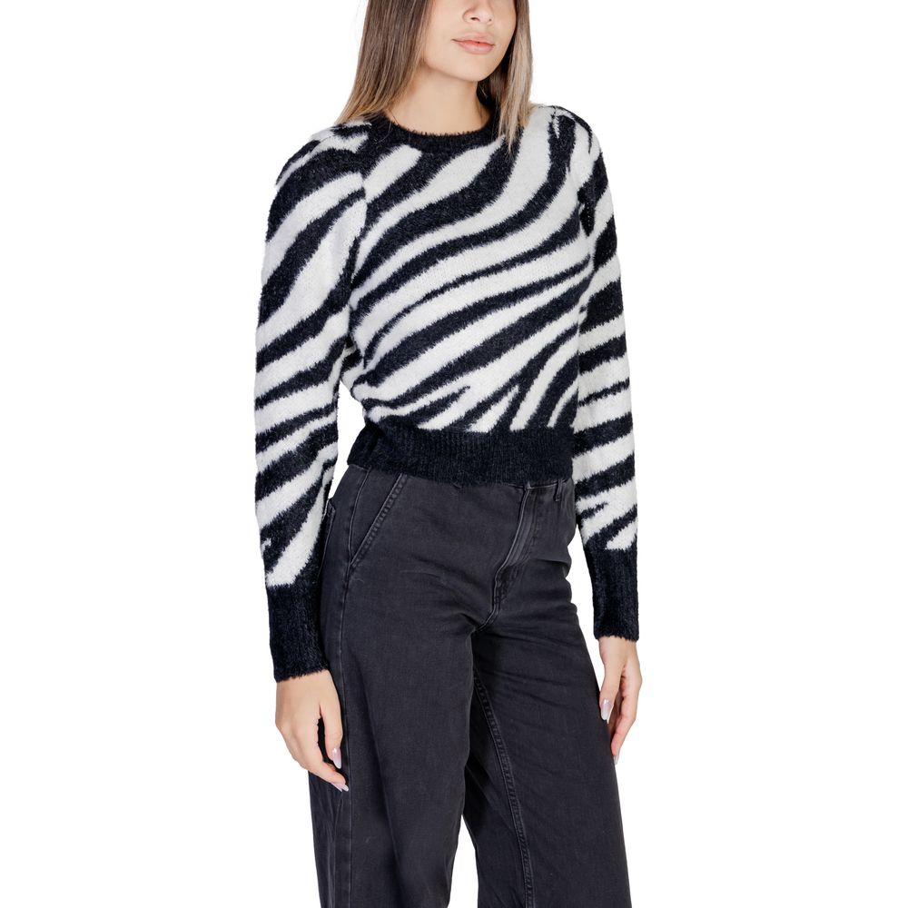 Only – Schwarzer Nylonpullover