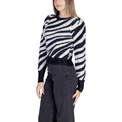 Only – Schwarzer Nylonpullover