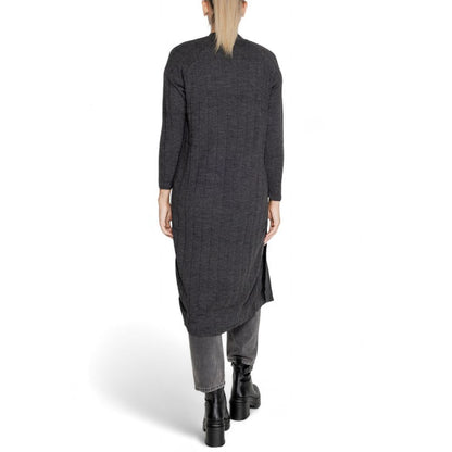 Only – Graue Marabu-Strickjacke