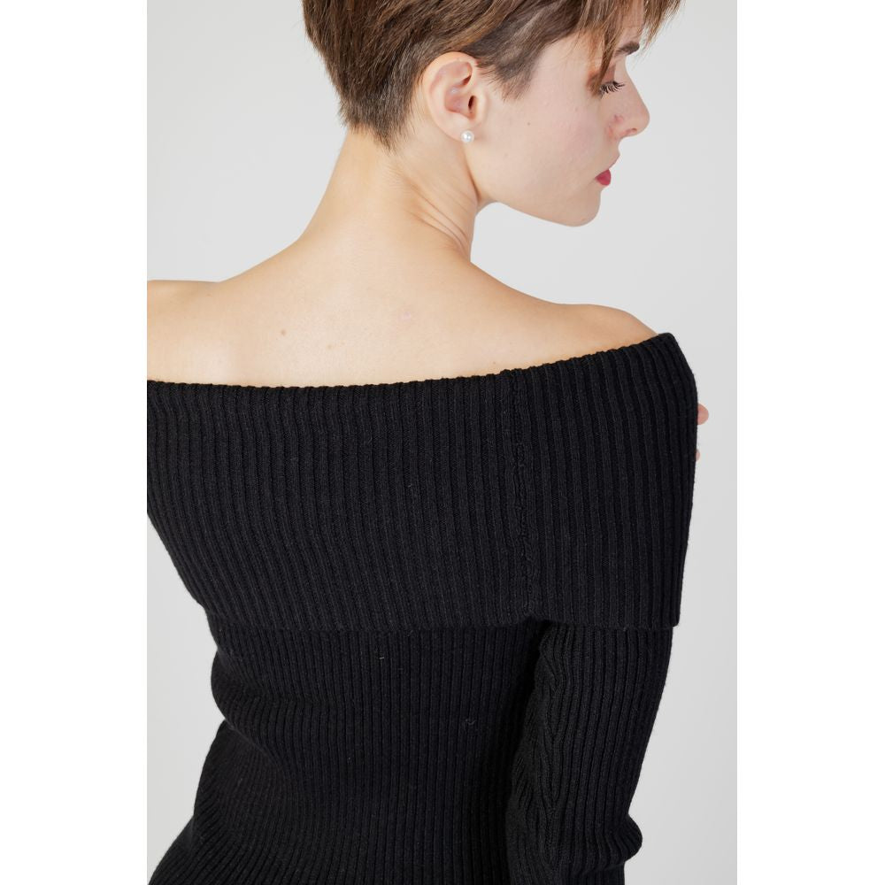 Only – Schwarzer Viskosepullover
