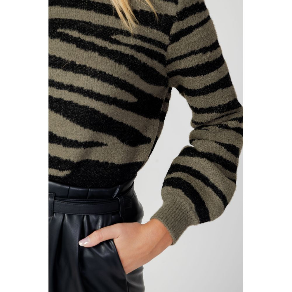 Jacqueline De Yong, grüner Nylonpullover