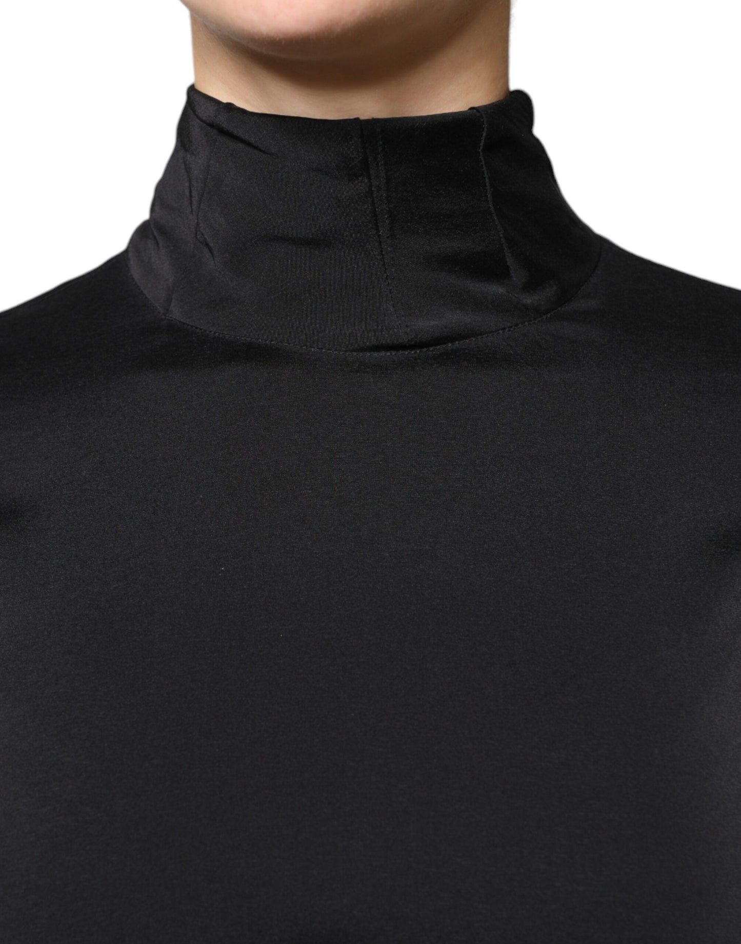 Brunello Cucinelli – Blusentop mit langen Ärmeln aus schwarzer Seidenmischung