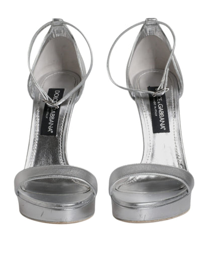 Dolce &amp; Gabbana Keira Sandalen aus silbernem Leder mit Plateau