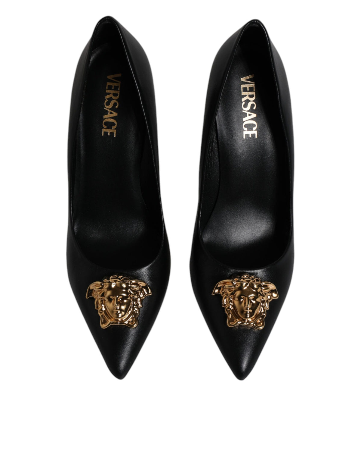 Versace – Pumps mit Logo-Schild aus schwarzem Leder