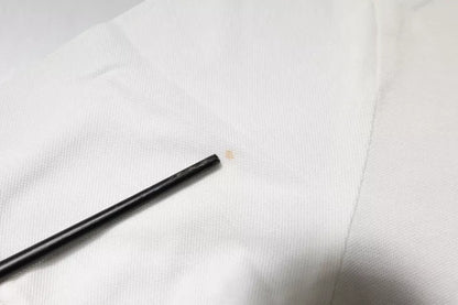 تيشيرت بولو قطني بياقة وأكمام من دولتشي آند غابانا باللون الأبيض الفاتح