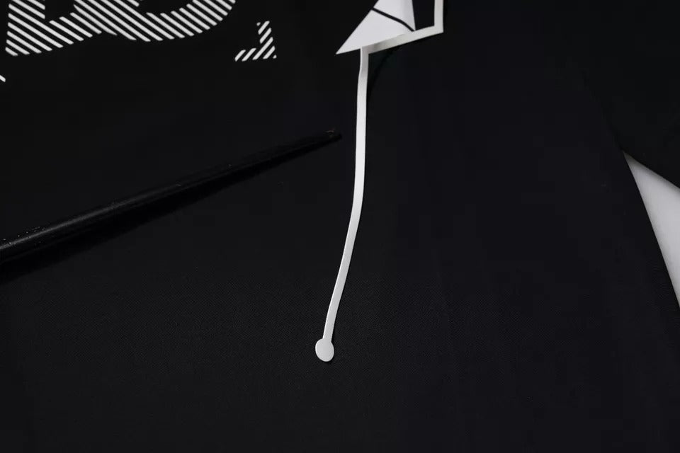 Dolce &amp; Gabbana – Schwarzes Nylon-T-Shirt mit Rundhalsausschnitt und grafischem Print