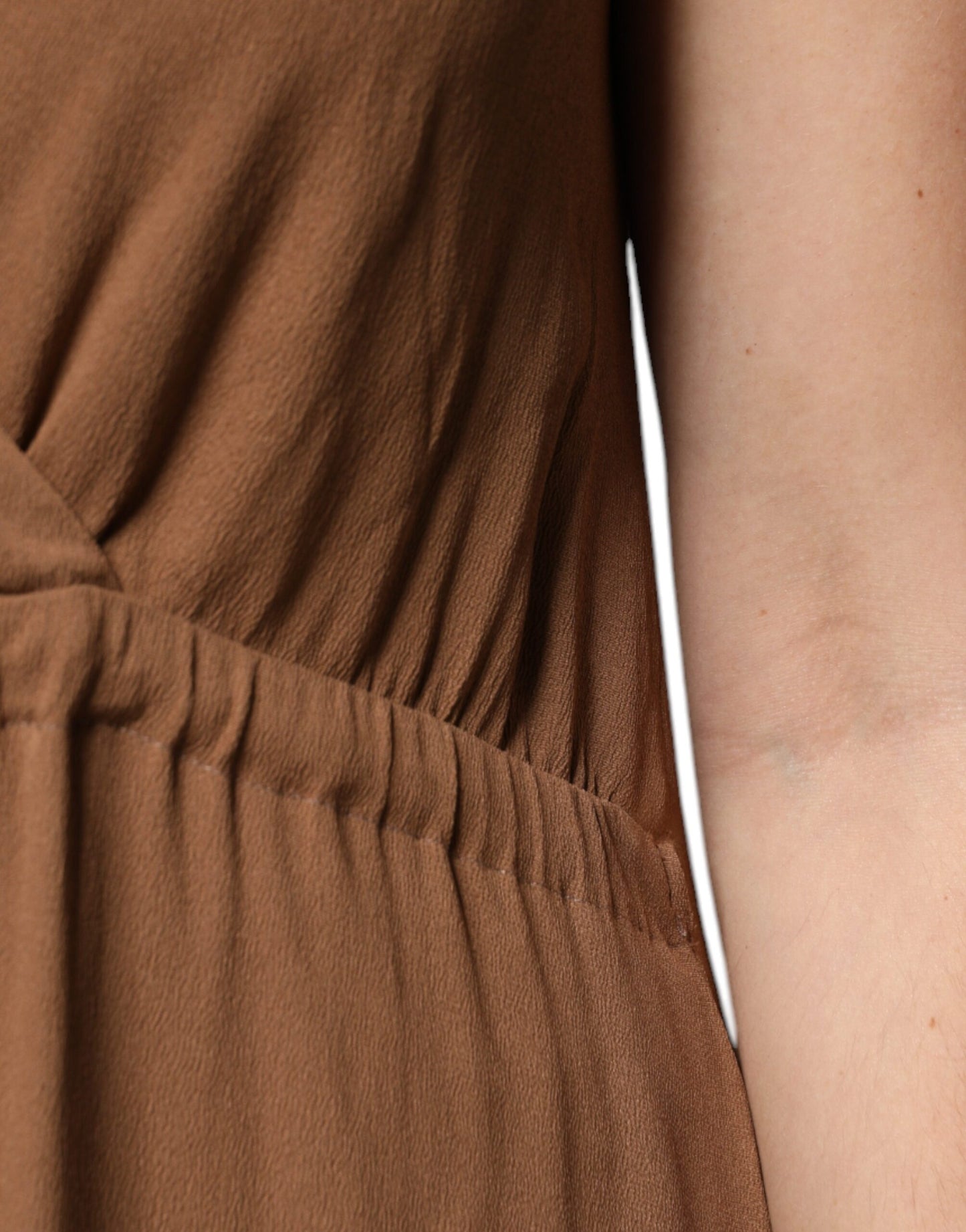 Fabiana Filippi – Braunes, ärmelloses Maxikleid in A-Linie mit tiefem V-Ausschnitt