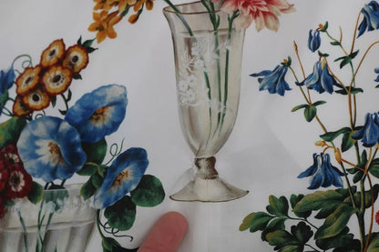 فستان دولتشي آند غابانا الأبيض من الدانتيل المزهر