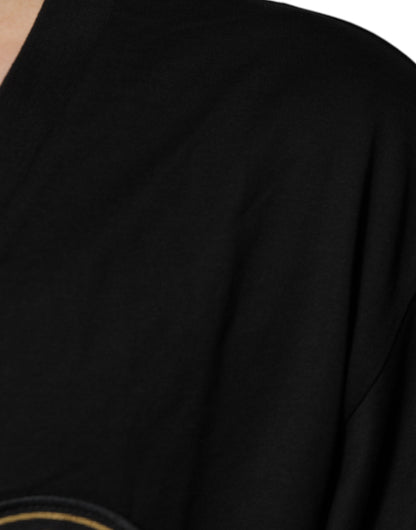 تي شيرت دولتشي آند غابانا أسود من القطن بشعار وفتحة رقبة على شكل حرف V وأكمام قصيرة