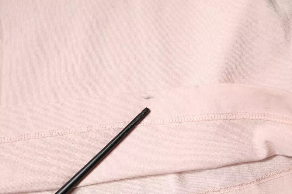 تي شيرت دولتشي آند غابانا بيج بشعار دولتشي آند غابانا، بياقة دائرية وأكمام قصيرة