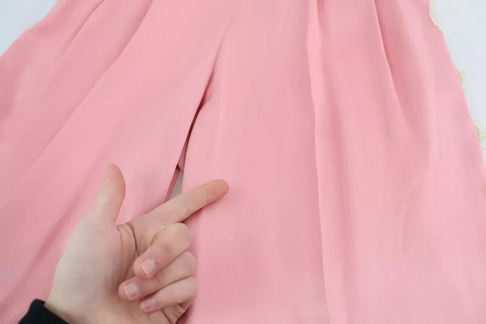 Dolce &amp; Gabbana – Hose aus Seidensatin mit weitem Bein und Spitzenbesatz in Rosa