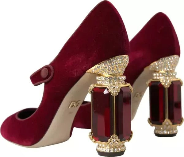 Dolce &amp; Gabbana Mary Janes mit roten Samt- und Goldkristallabsätzen