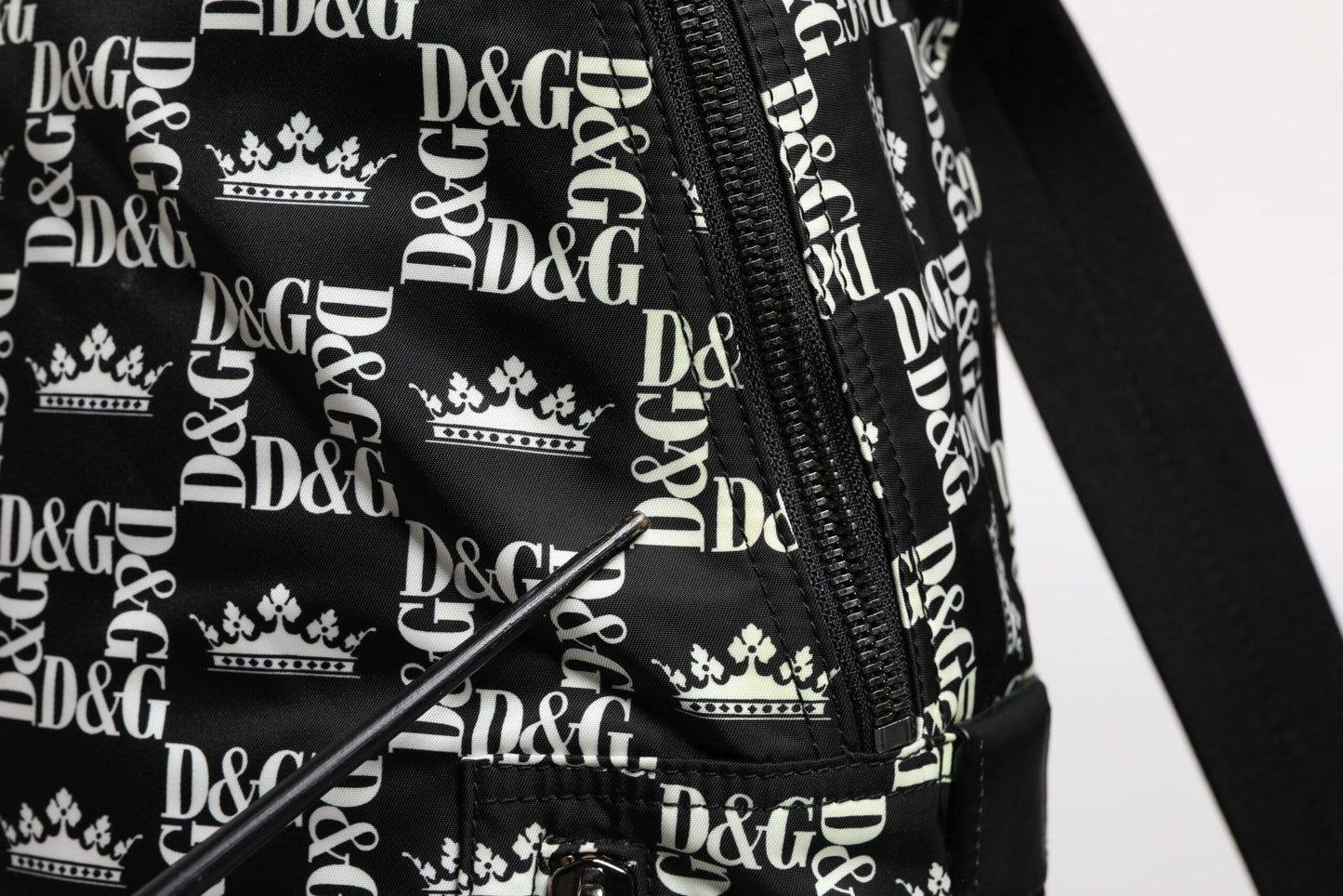 Dolce &amp; Gabbana – Schulrucksack aus Nylon mit Kronen-Print in Schwarz und Weiß