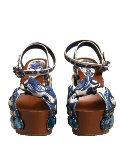 صندل دولتشي آند غابانا متعدد الألوان مزين بالماجوليكا بكعب إسفيني